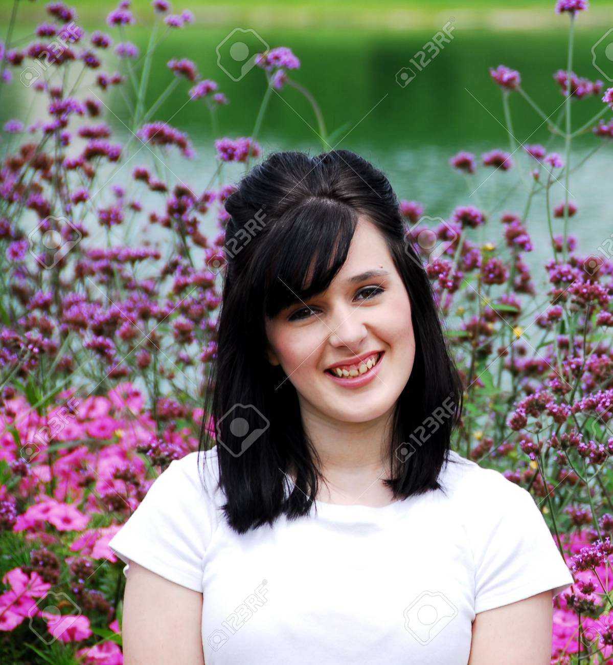 dark haired teen Amature model tgp