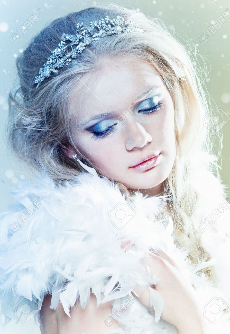 Beautiful ice queen with winter makeup - 11673182 Beautiful ice queen with winter makeup - 11673182
