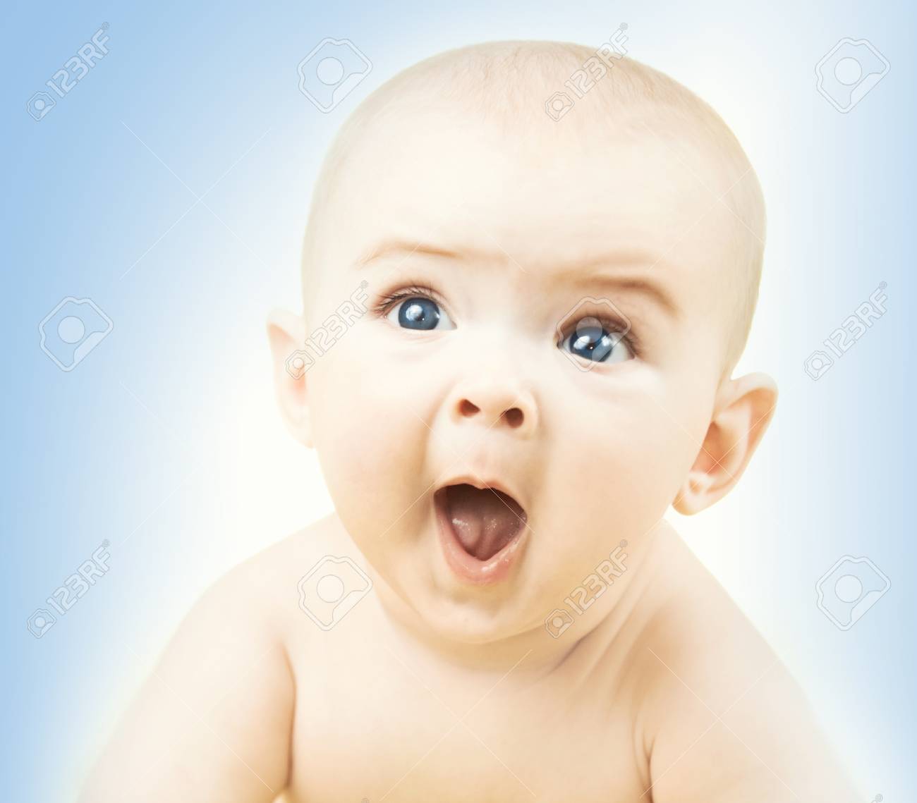 面白い赤ちゃん男の子の肖像画 の写真素材 画像素材 Image