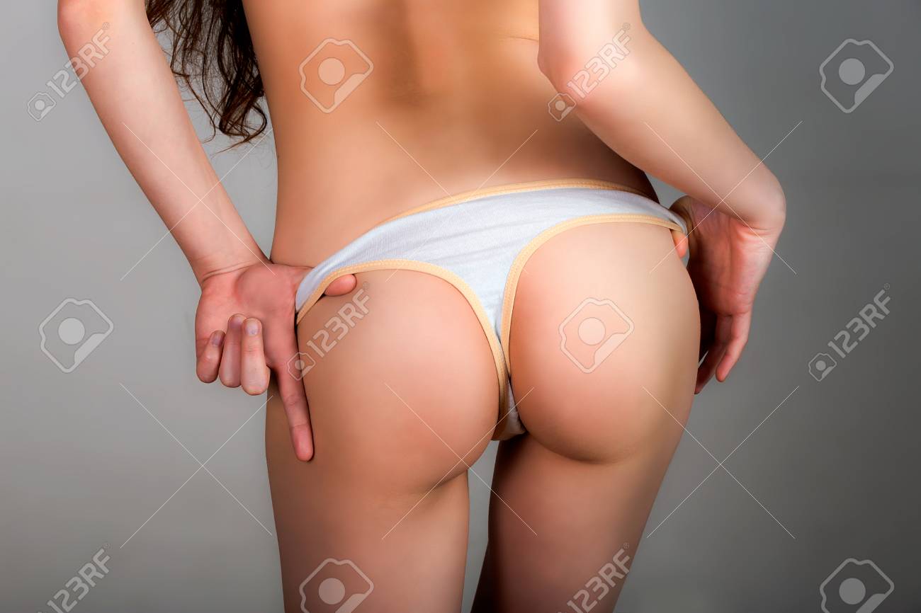 Mujer Desnudándose Tanga Y Mostrando Su Trasero Fotos, retratos, imágenes y  fotografía de archivo libres de derecho. Image 25974629