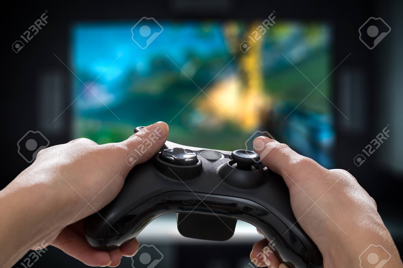 ゲームプレイテレビ楽しいゲーマーゲームパッド男のコントローラービデオコンソールプレイプレーヤーを保持ホビー遊び心の楽しみビューの概念 ストック画像 の写真素材 画像素材 Image ゲームプレイテレビ楽しいゲーマーゲームパッド男のコントローラービデオコンソールプレイプレーヤーを保持ホビー遊び心の楽しみビューの概念 ストック画像 の写真素材 画像素材 Image