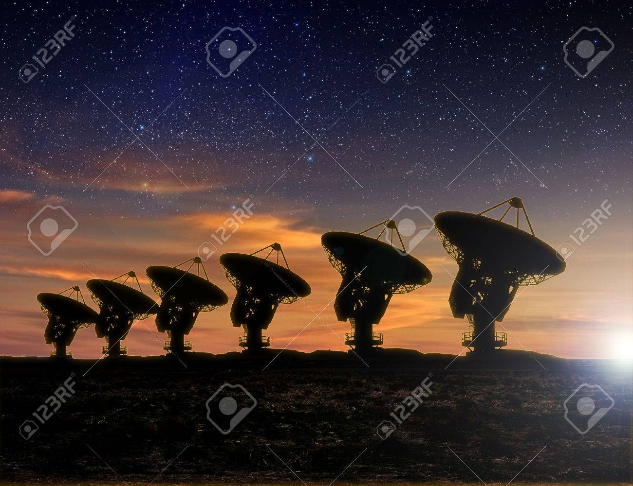 Voir Radiotélescope La Nuit Avec La Voie Lactée Dans Le Ciel