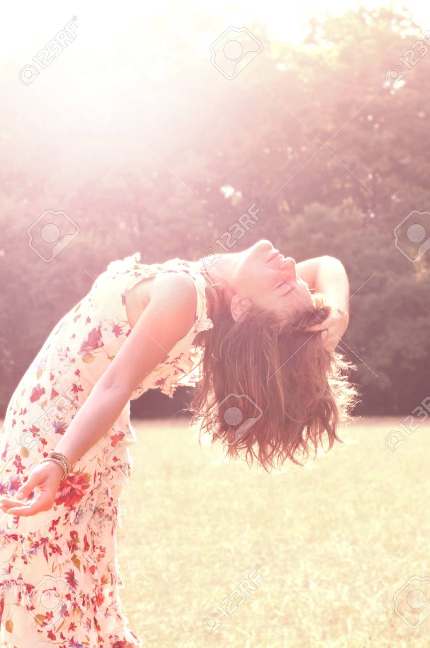 無料幸せな笑顔の女性が楽しんで の写真素材 画像素材 Image 無料幸せな笑顔の女性が楽しんで の写真素材 画像素材 Image