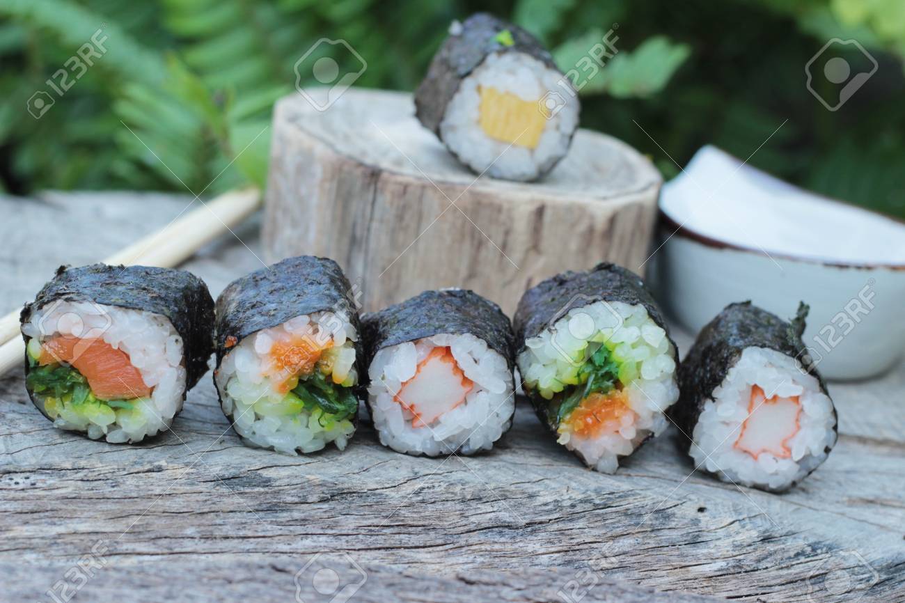 混合ロール寿司セットは 日本の美味しい食べ物です の写真素材 画像素材 Image 混合ロール寿司セットは 日本の美味しい食べ物です の写真素材 画像素材 Image