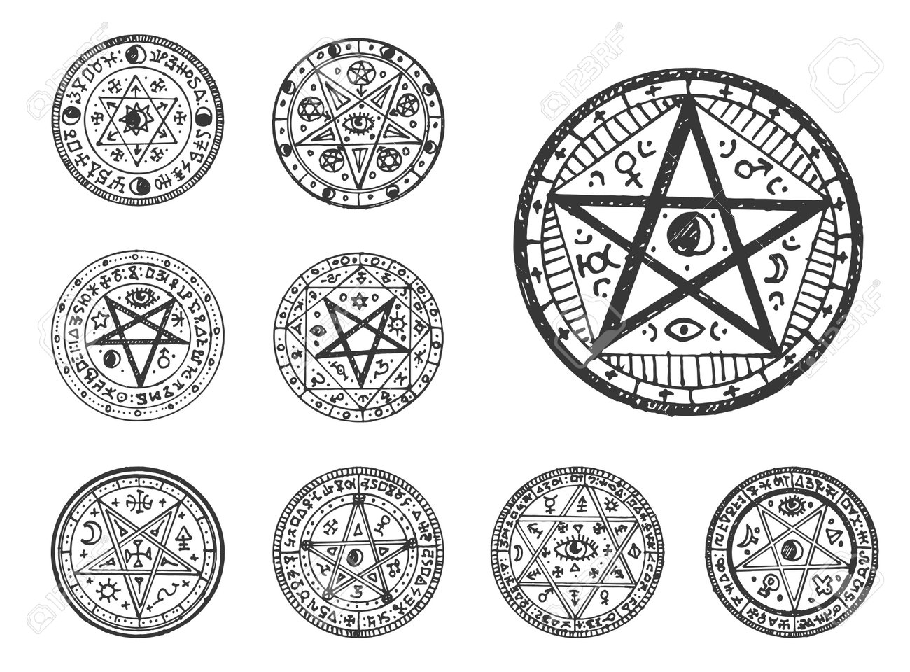 木製五芒星彫刻　魔導書 木製五芒星彫刻 魔導書 円の魔法の五芒星のスケッチ。宗教やオカルトの