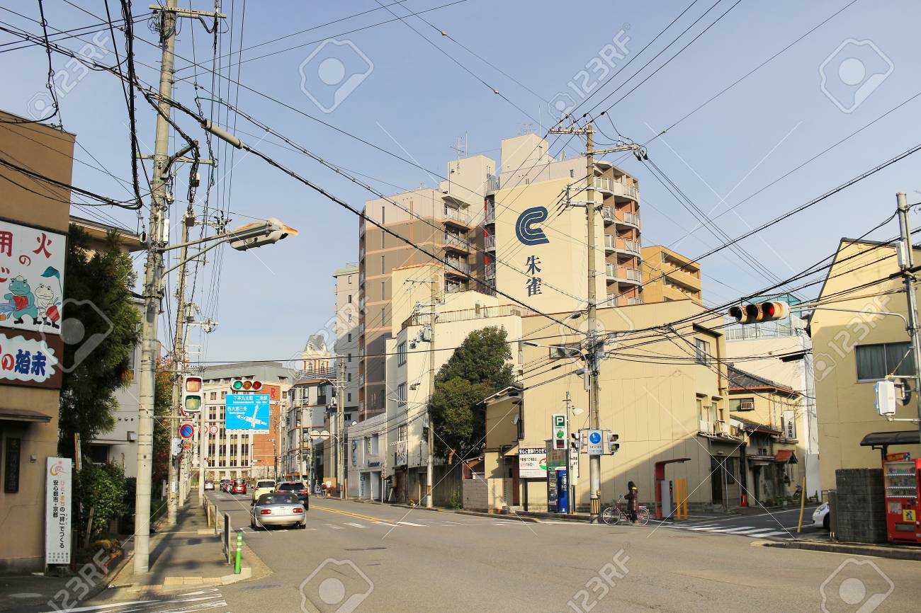 낮 시간에 교토의 코인 도리 도시 전망 로열티 무료 사진, 그림, 이미지 그리고 스톡포토그래피. Image 95864918