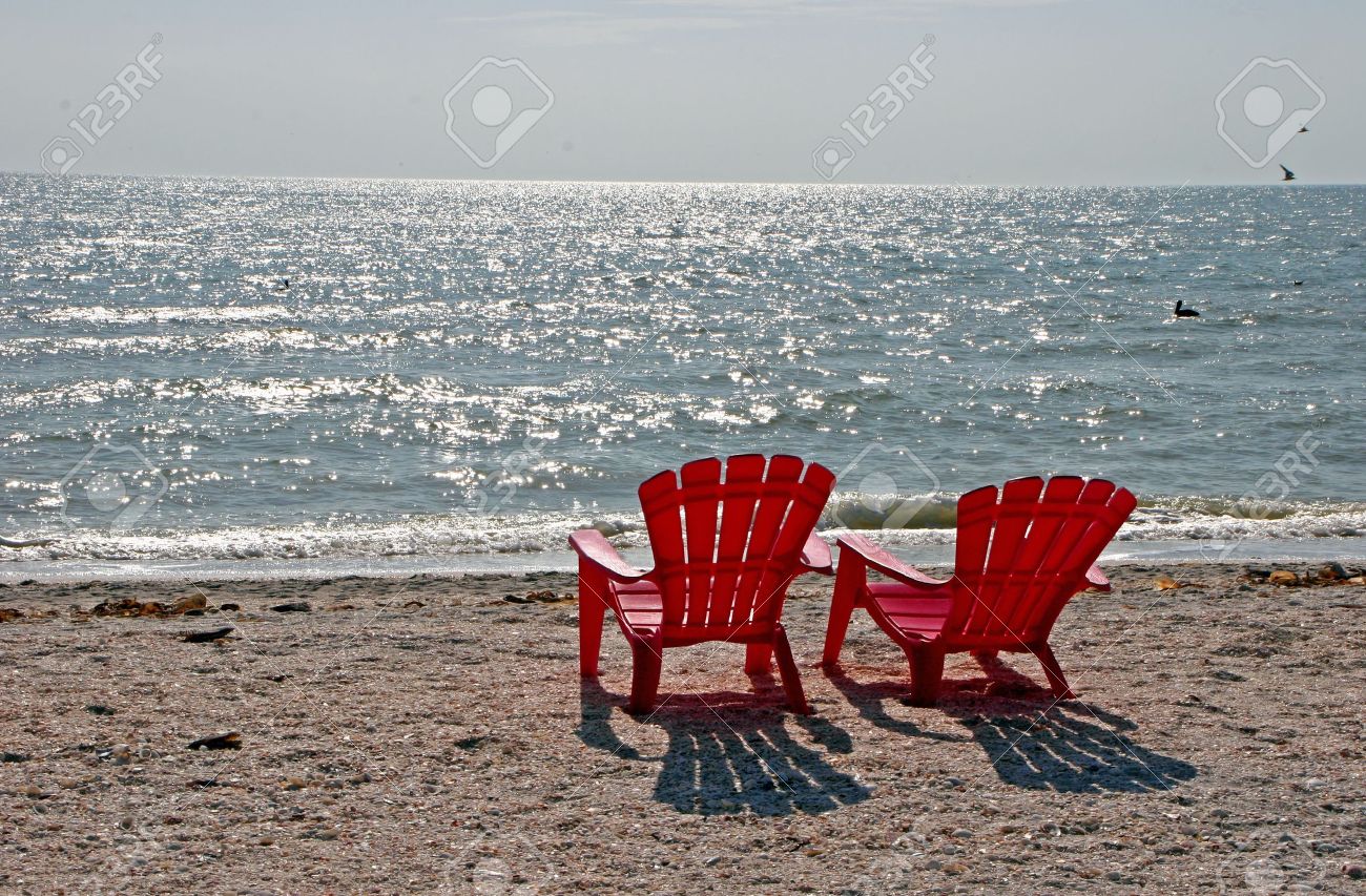 Zwei Rote Strand Stuhle Sanibel Island Florida Lizenzfreie Fotos