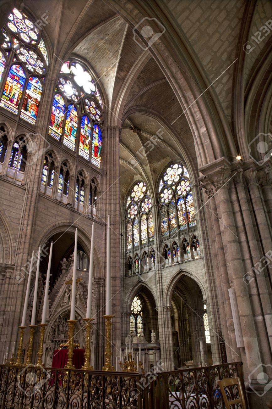 Paris Interior De La Catedral De Saint Denis Fotos Retratos Imagenes Y Fotografia De Archivo Libres De Derecho Image
