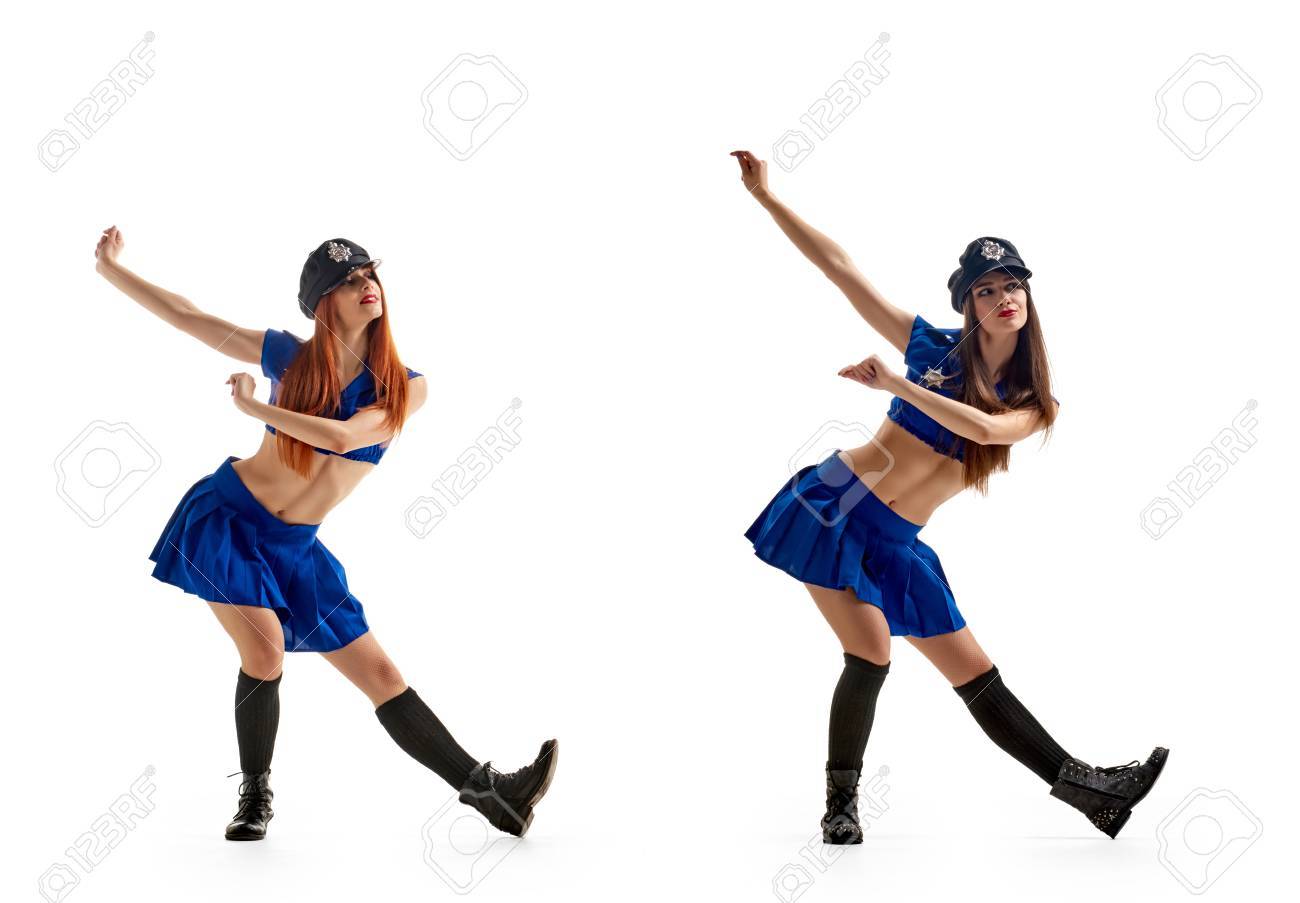 白い背景の上の警察の制服セクシーな双子の女の子をダンス の写真素材 画像素材 Image