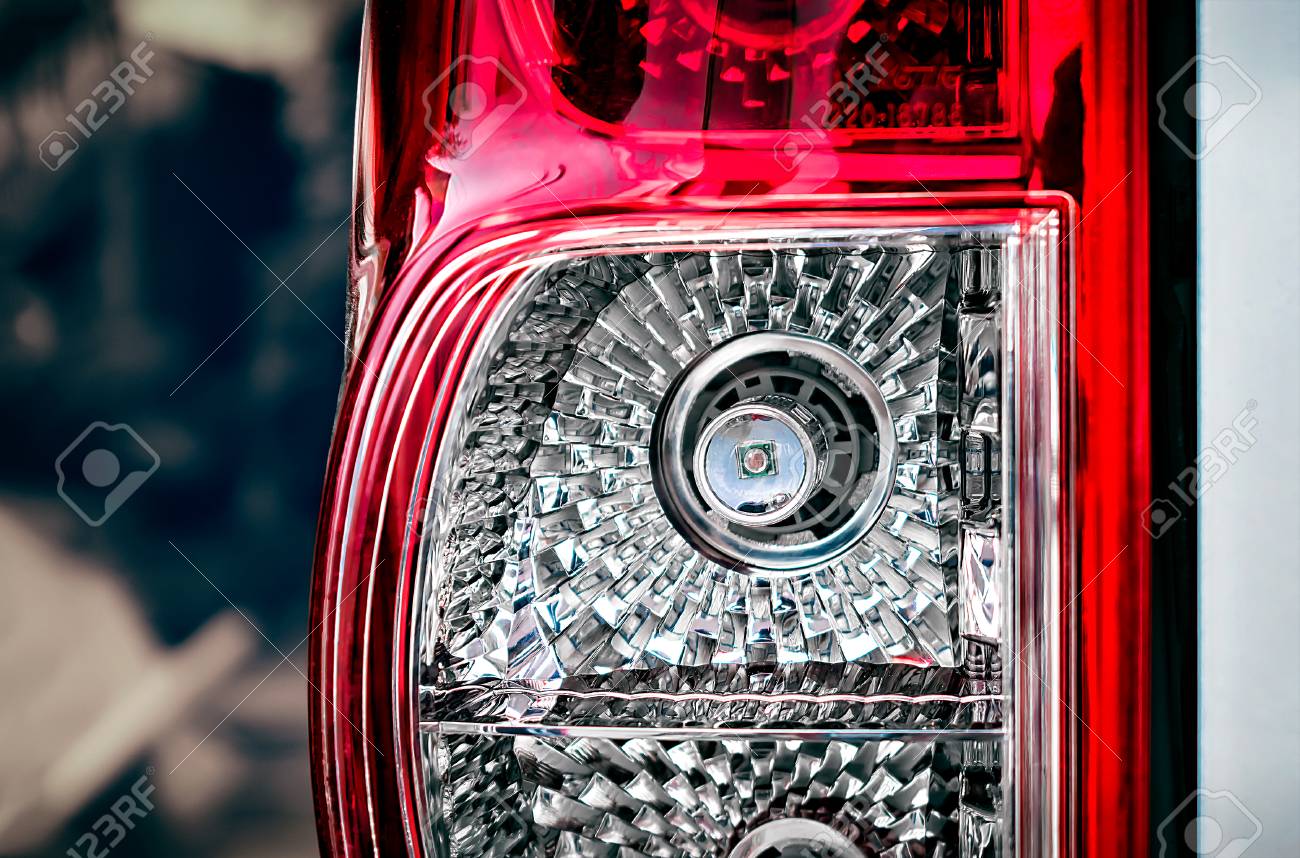 高輝度 Led 電球の交換と車の左テールランプ の写真素材 画像素材 Image