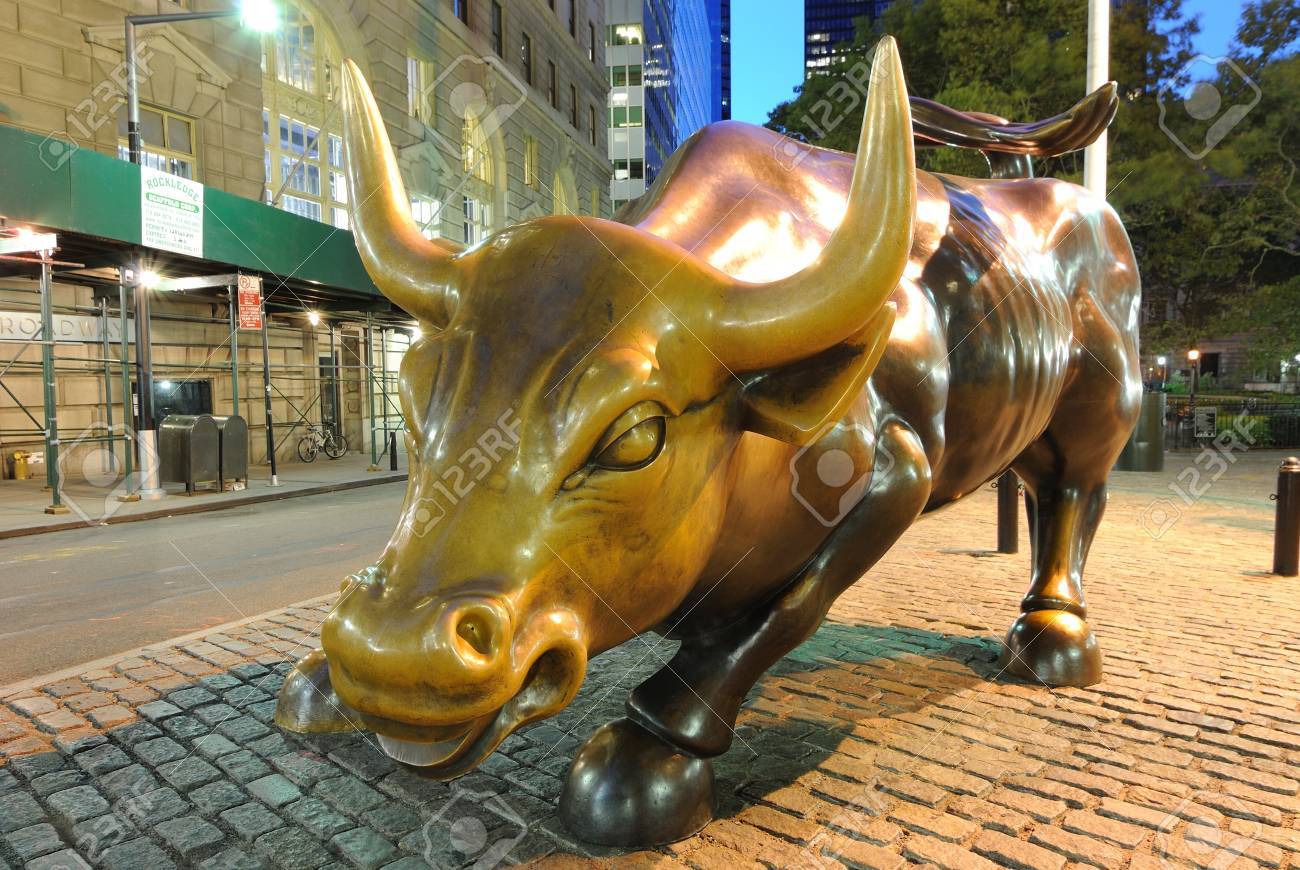 チャージング ブル ニューヨーク市のアメリカ Perserverance のシンボル 10 年 10 月 13 日 の写真素材 画像素材 Image