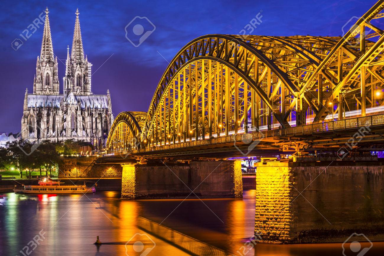 ドイツ ケルン大聖堂やライン川に架かる橋で の写真素材 画像素材 Image