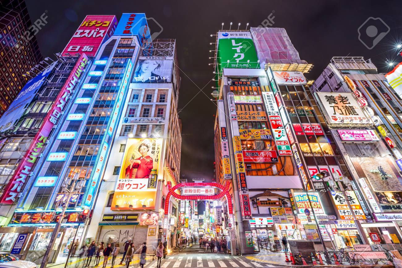 東京 日本 14 年 3 月 14 日 歩行密集歌舞伎町の路地に並ぶ看板の下 地域は有名なナイトライフと歓楽街です の写真素材 画像素材 Image 東京 日本 14 年 3 月 14 日 歩行密集歌舞伎町の路地に並ぶ看板の下 地域は有名なナイトライフと歓楽街です の写真素材 画像素材 Image