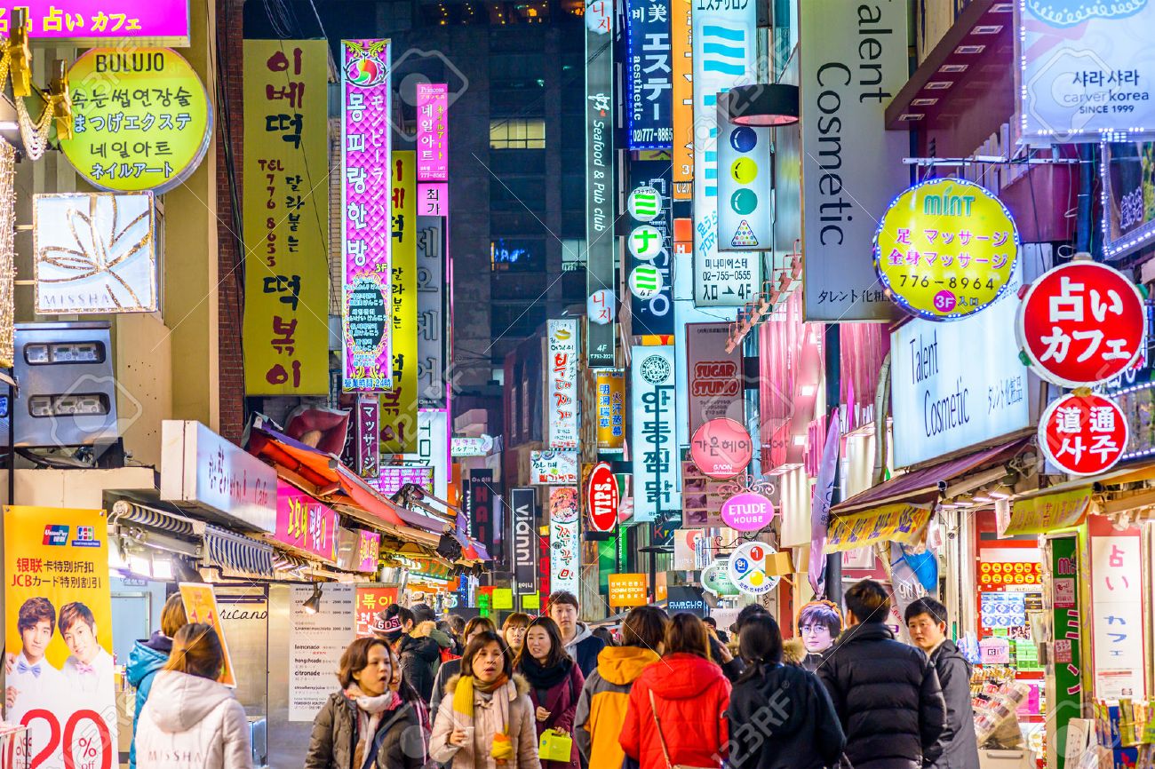 ソウル 韓国 13 年 2 月 14 日 群集は ソウルの明洞地区のナイトライフをお楽しみください の写真素材 画像素材 Image ソウル 韓国 13 年 2 月 14 日 群集は ソウルの明洞地区のナイトライフをお楽しみください の写真素材 画像素材 Image