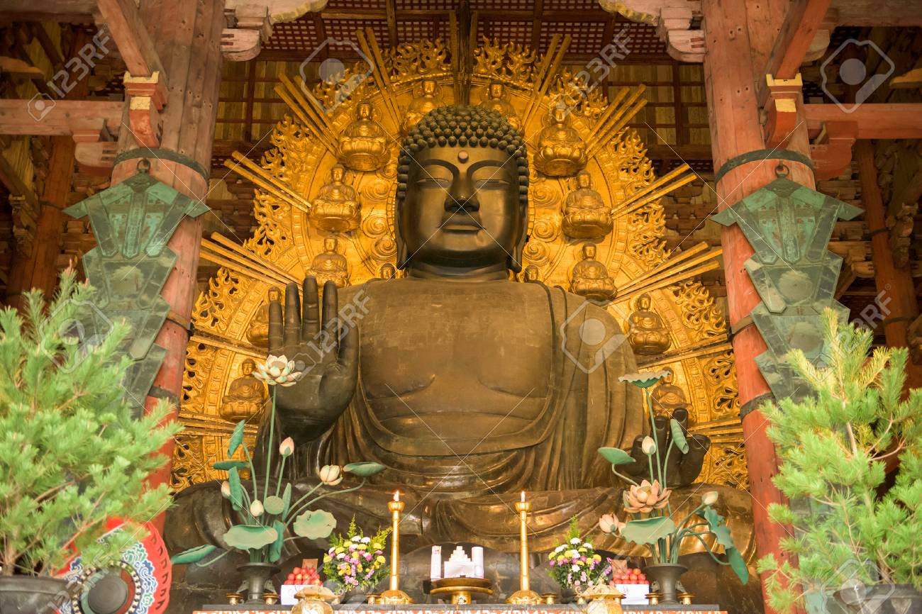 奈良県 15 年 11 月 19 日 東大寺の仏 それは仏大日如来の世界の最も大きい青銅色の彫像と見なされます の写真素材 画像素材 Image