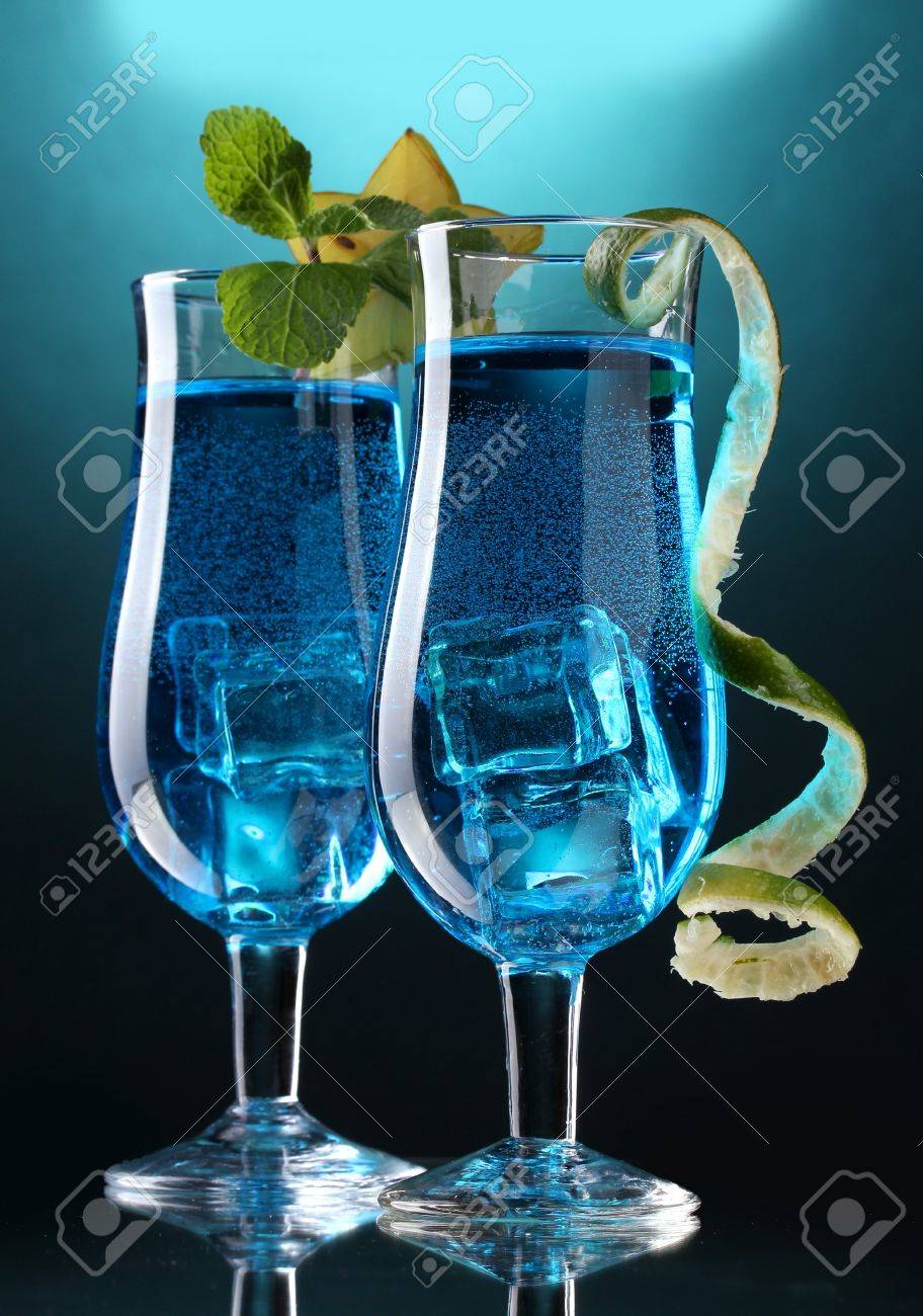 青色メガネ青色の背景にカクテル の写真素材 画像素材 Image