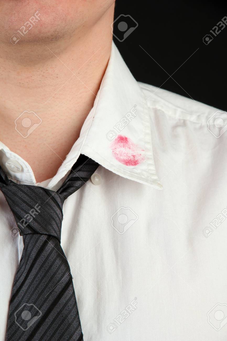 Lápiz Labial Beso En El Cuello De La Camisa De Hombre Lápiz Labial Beso En El Cuello De La Camisa Del Hombre, En