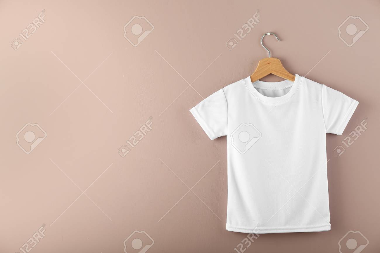 Hanger with blank white t-shirt on color background - 115685081 Hanger with blank white t-shirt on color background - 115685081