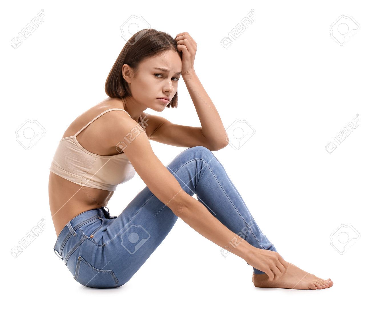 흰색 배경에 젊은 마른 여자. 거식증 개념 로열티 무료 사진, 그림, 이미지 그리고 스톡포토그래피. Image 193059861