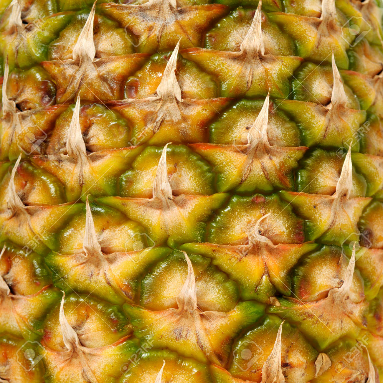 How to quickly peel a pineapple How to quickly peel a pineapple