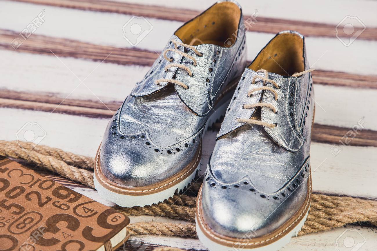 chaussures argentées