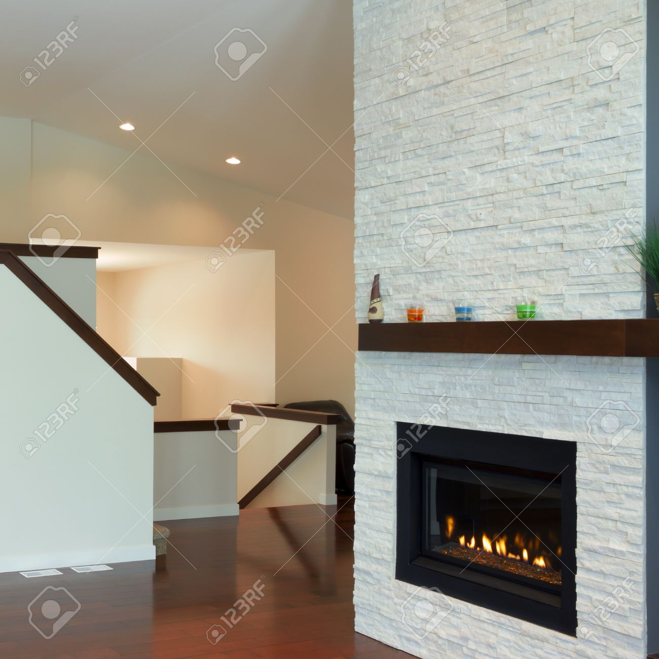 cheap diseo interior de sala de estar con chimenea moderna en una casa nueva foto de archivo with chimenea moderna - Chimenea Moderna cheap diseo interior de sala de estar con chimenea moderna en una casa nueva foto de archivo with chimenea moderna - Chimenea Moderna