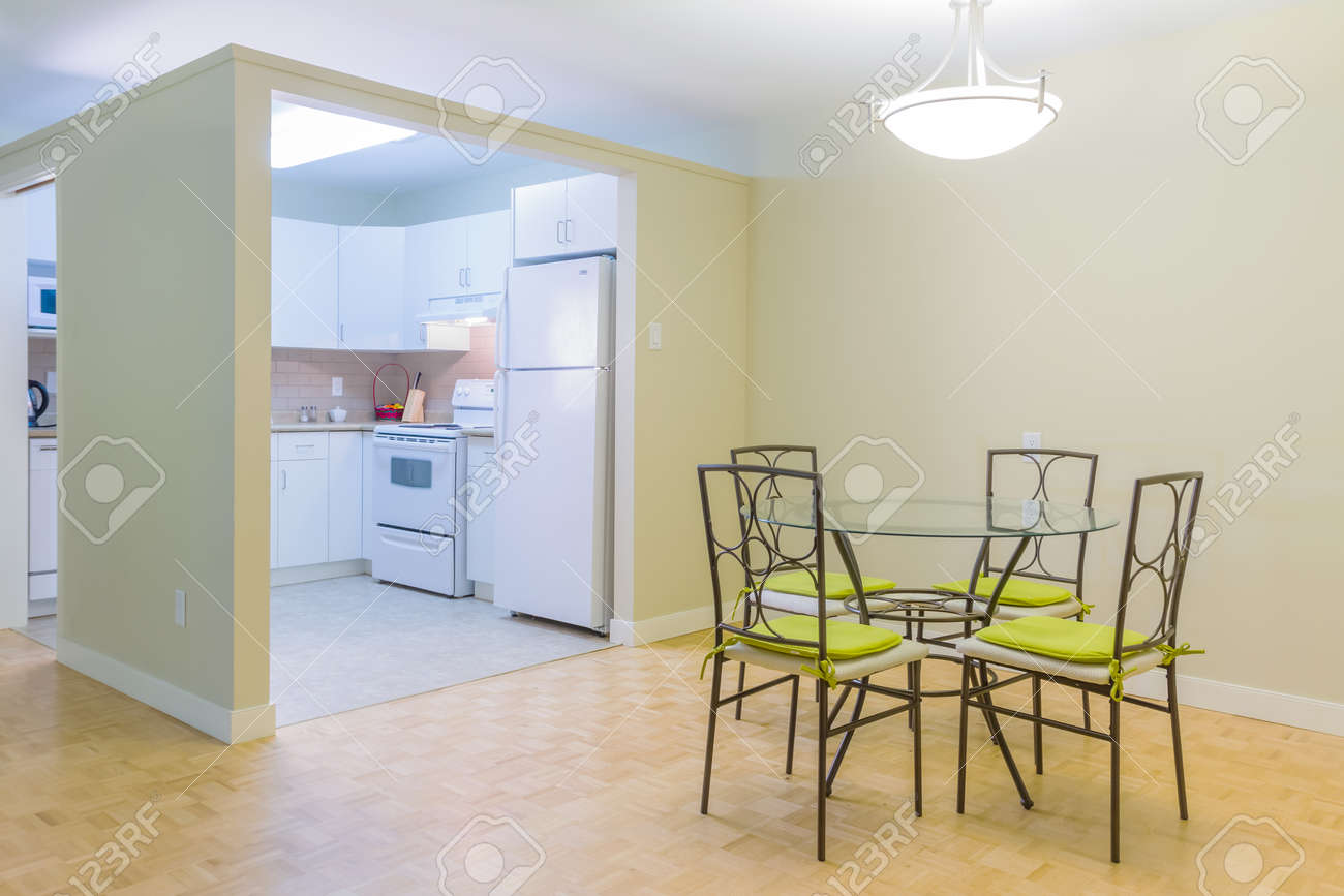wohnzimmer mit moderner innenarchitektur innenarchitektur der modernen küche und wohnzimmer in einem neuen haus standardbild 48715908 der modernen und in einem neuen wohnzimmer mit moderner innenarchitektur innenarchitektur der modernen küche und wohnzimmer in einem neuen haus standardbild 48715908 der modernen und in einem neuen
