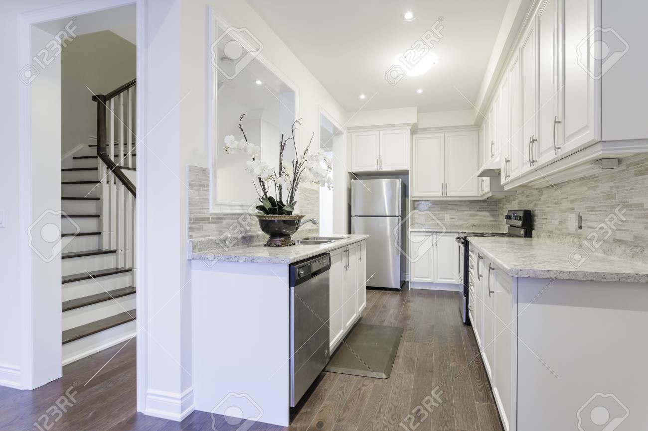 Moderne Kuche Innenarchitektur Lizenzfreie Fotos Bilder Und Stock Fotografie Image 95176956