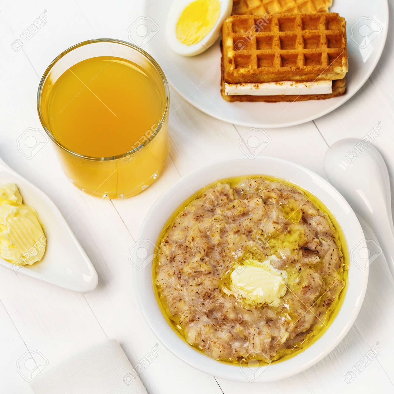 健康的な朝食 穀物の小麦 オート麦 大麦 オレンジ ジュース 平面図とライ麦フレーク の写真素材 画像素材 Image 6626