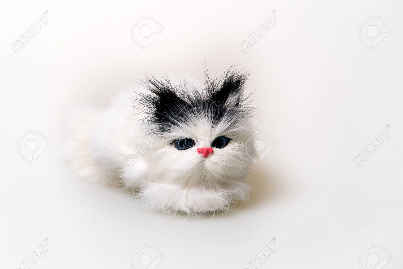 Chat De Jouet Fait Main Drole Isole Sur Blanc Tissu De Modele Banque D Images Et Photos Libres De Droits Image
