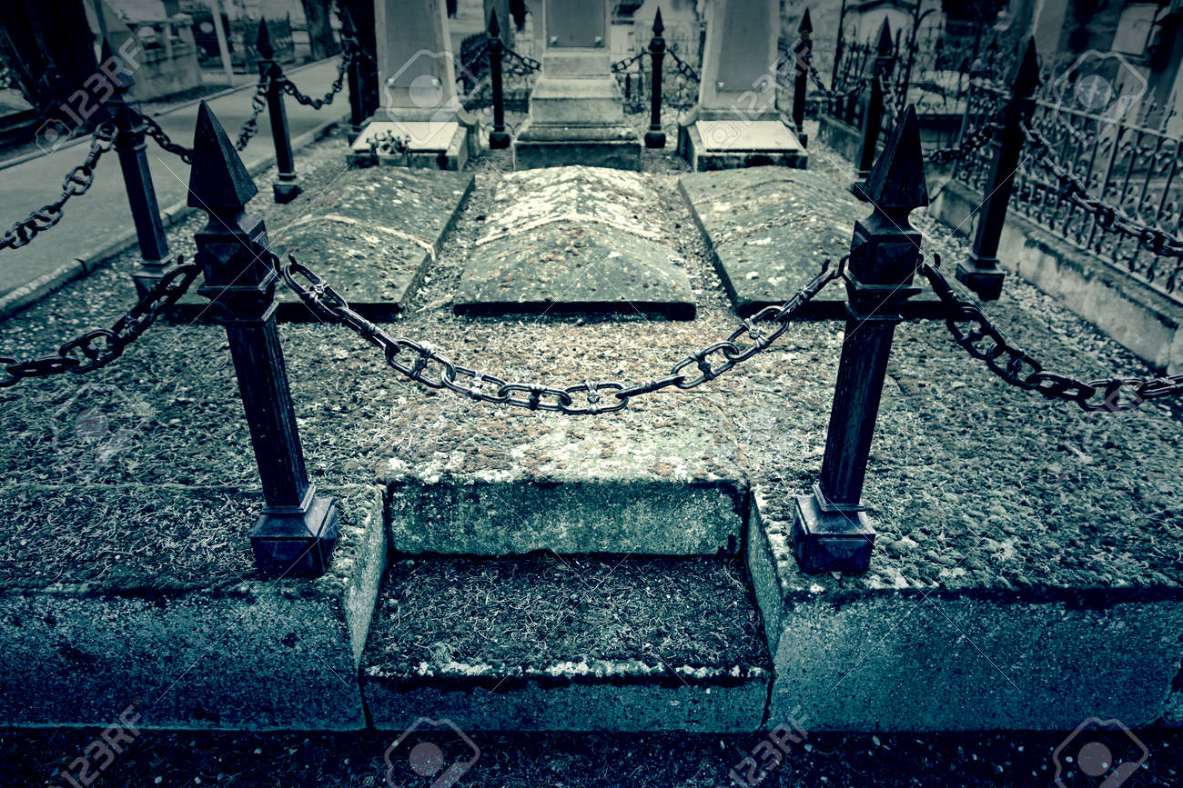 墓地のキリスト教の場所の死の詳細の古墓 の写真素材 画像素材 Image 66955512