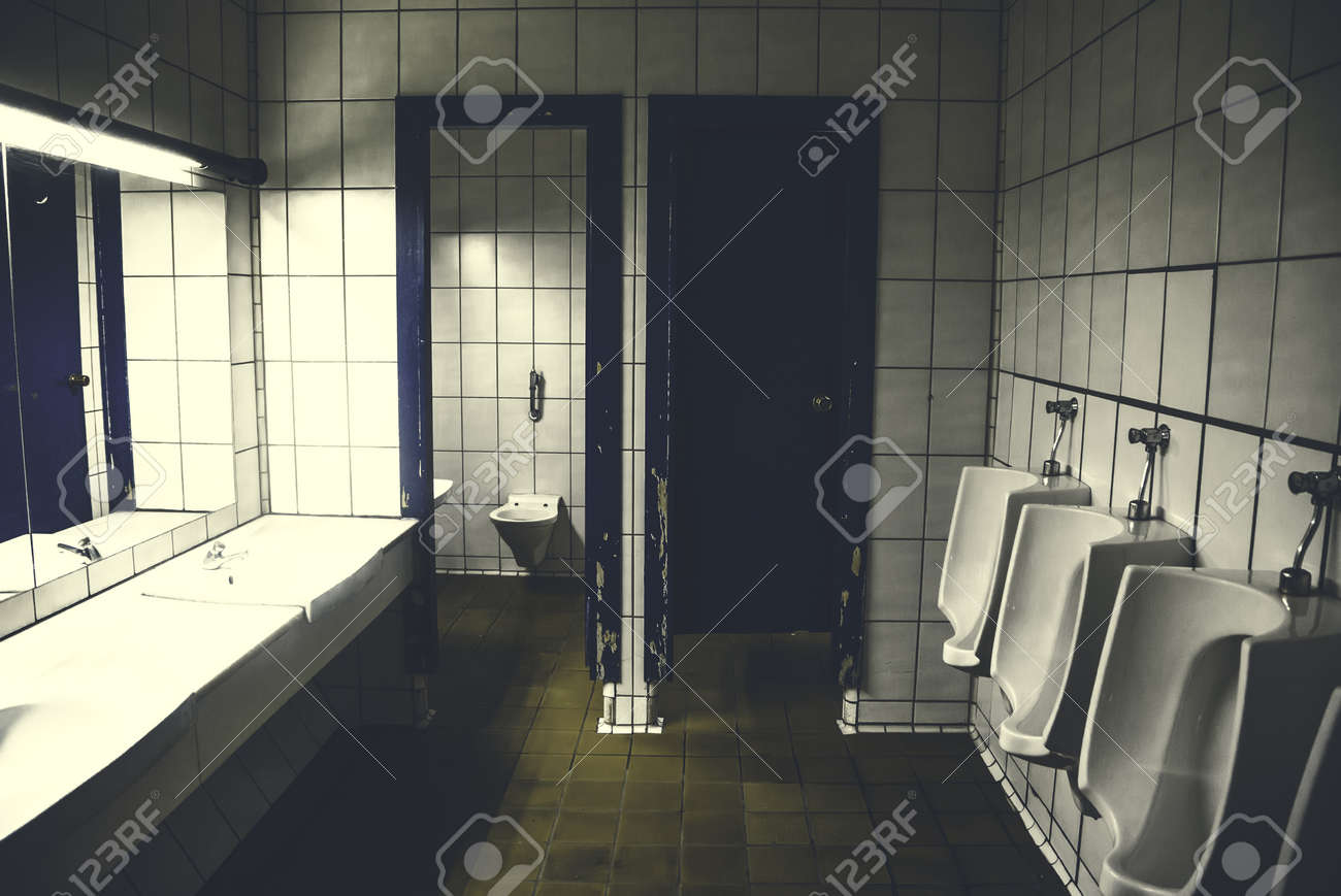 古びた公衆便所　　模型  古い公衆トイレの写真素材 [22998600] - PIXTA