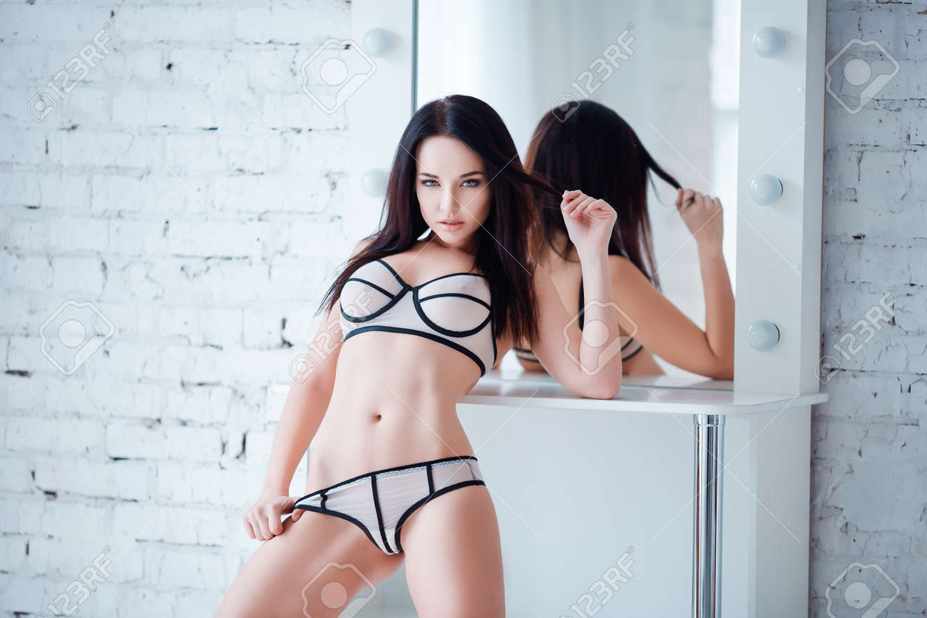 Frauenbilder in unterwäsche Clearance