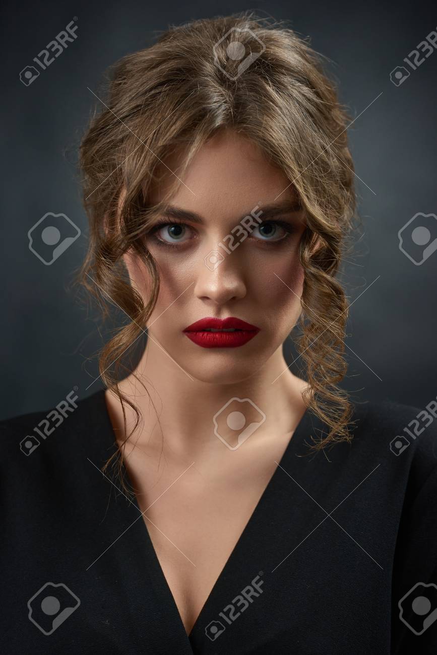 Black shirt red lips Clearance