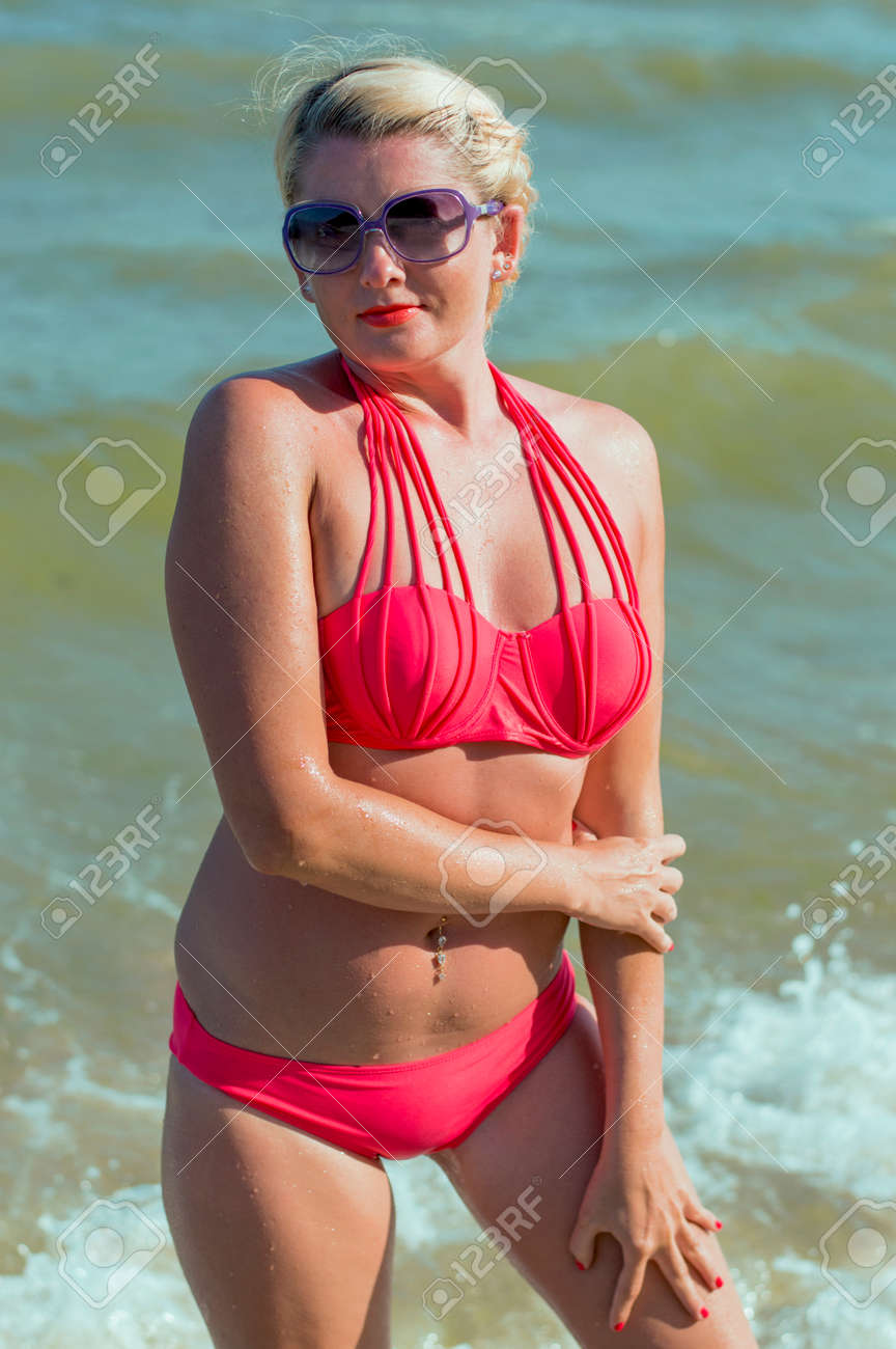 Hermosas Fotos Mujeres Bonitas En Vestido De BaÃ±o Baño Pequeño