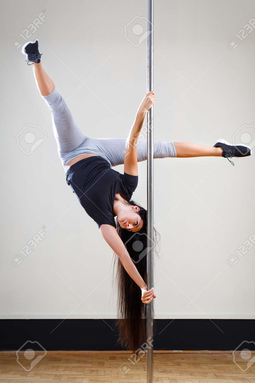 young girl pole dancer 