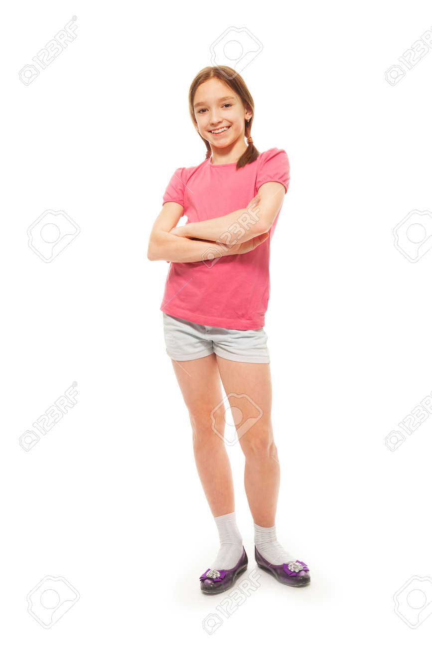 かわいい 笑顔 幸せな 9 歳の女の子と八重歯 白いは 全高で隔離の肖像画 の写真素材 画像素材 Image かわいい 笑顔 幸せな 9 歳の女の子と八重歯 白いは 全高で隔離の肖像画 の写真素材 画像素材 Image