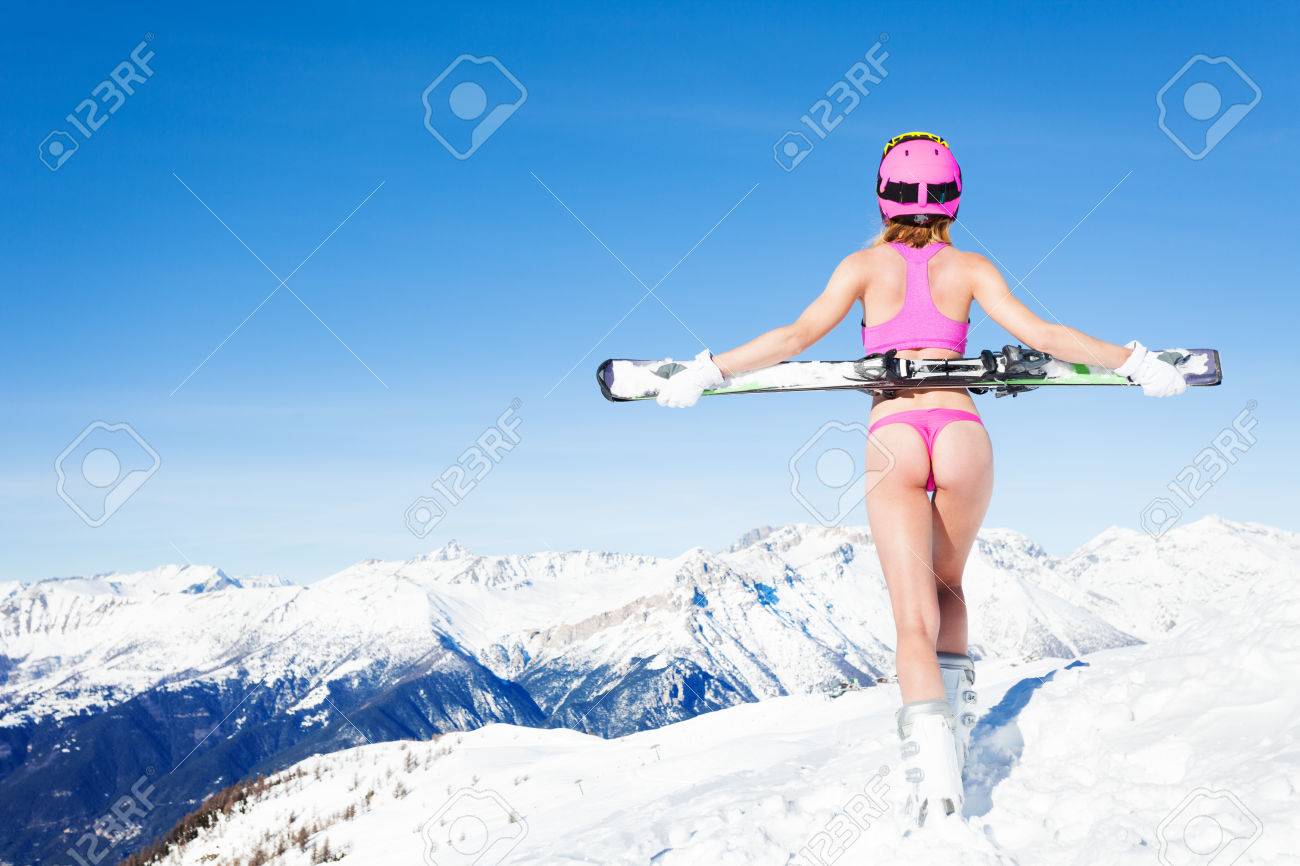 Deportivo Desnuda Nina Cima Montaje Cielos Fotos Retratos Imagenes Y Fotografia De Archivo Libres De Derecho Image 78052448