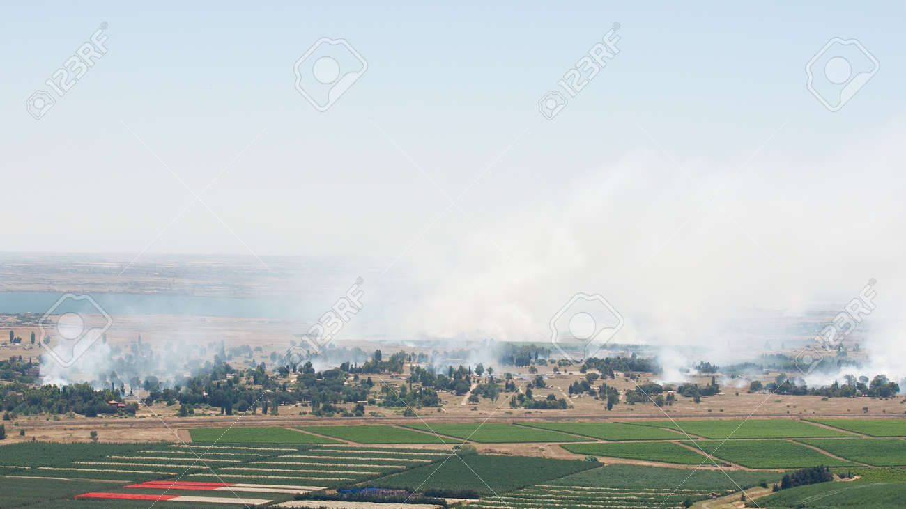 13 年 6 月 6 日 シリアのクネイトラのイスラエル国境に近いシリア都市クネイトラで 6 月 6 日 戦い の写真素材 画像素材 Image 03