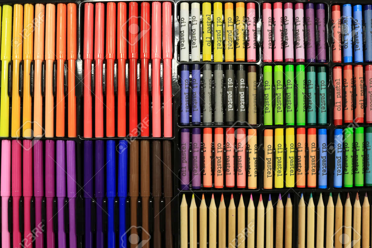 pastel coloured felt tip pens