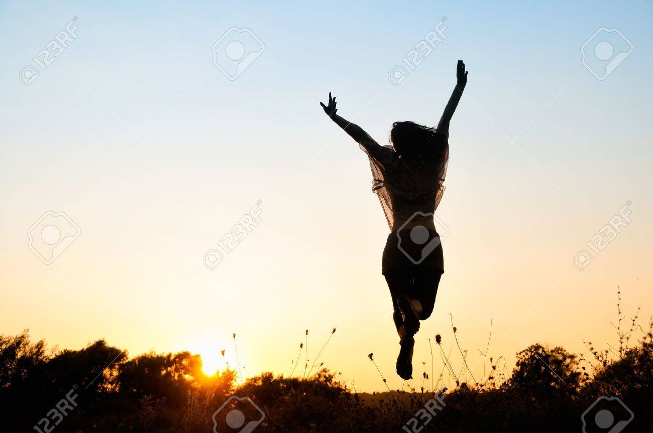 La Liberte Saut Belle Fille Banque D Images Et Photos Libres De Droits Image