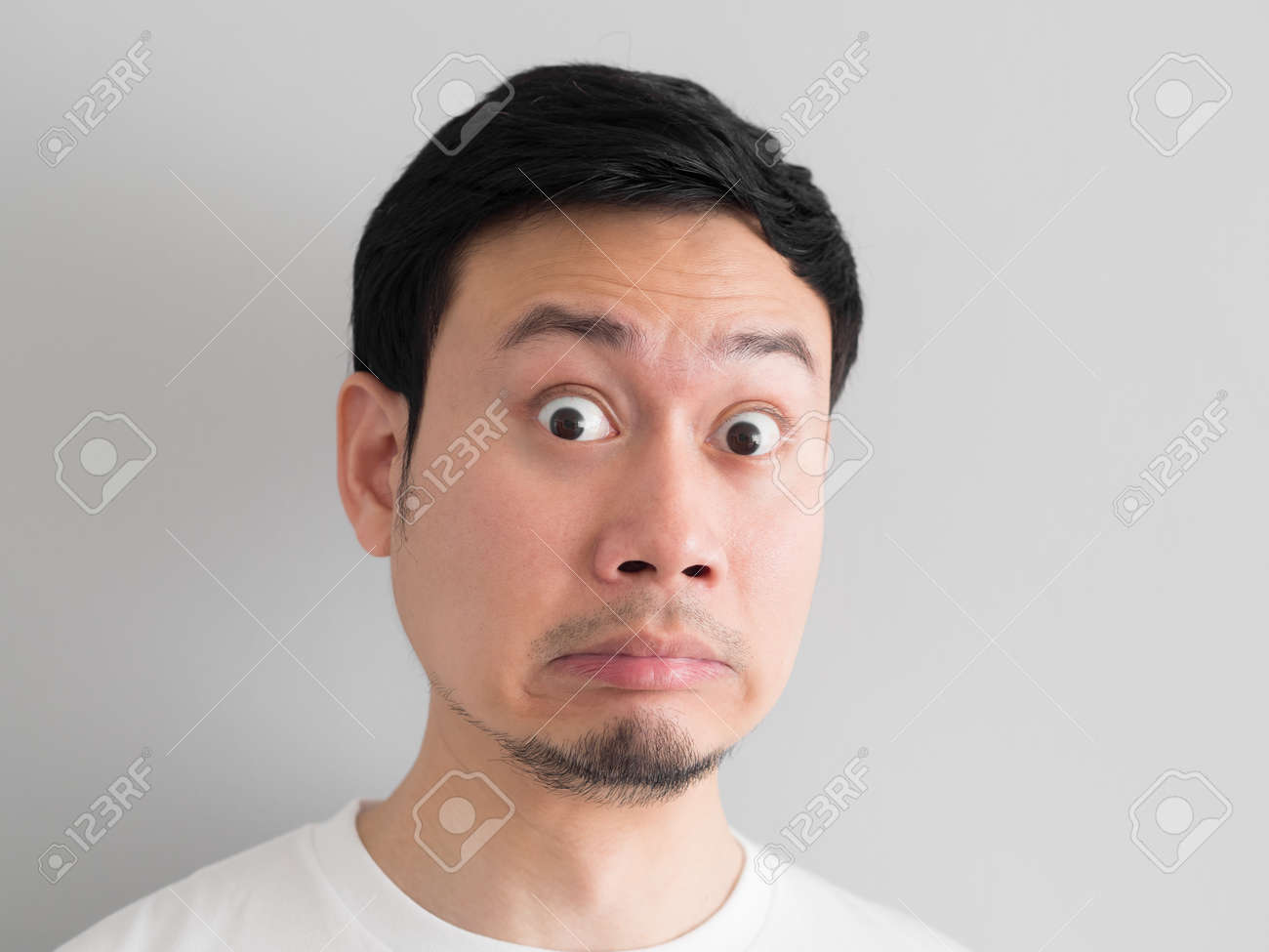 アジア人男性の頭部発砲のショック顔 の写真素材 画像素材 Image アジア人男性の頭部発砲のショック顔 の写真素材 画像素材 Image