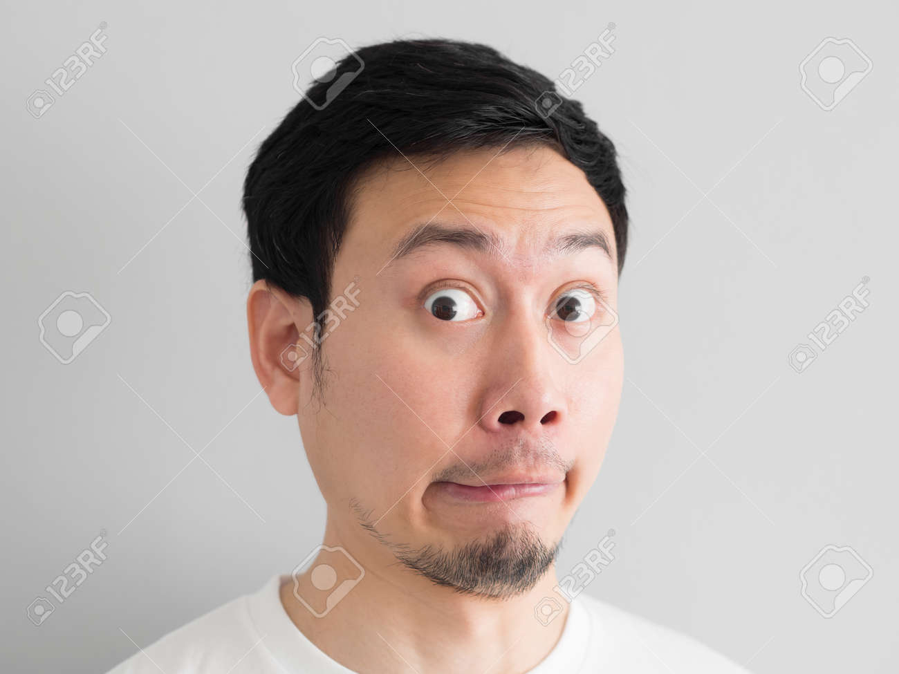 アジア人男性の頭部発砲のショック顔 の写真素材 画像素材 Image アジア人男性の頭部発砲のショック顔 の写真素材 画像素材 Image