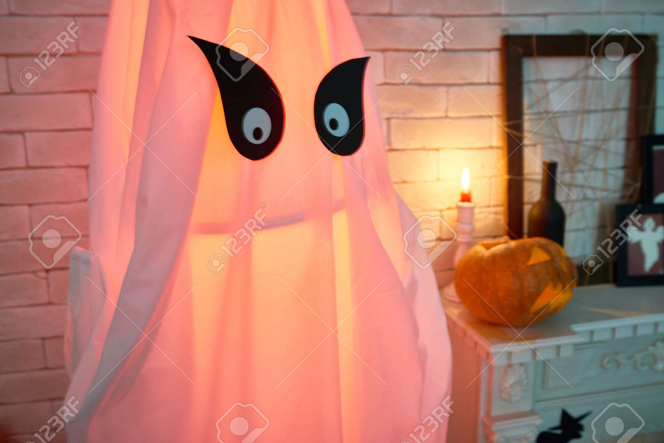 Imagen De Fondo De La Decoración Fantasma Para Halloween Brillante Dentro De Fotos Retratos Imágenes Y Fotografía De Archivo Libres De Derecho Image 87627004