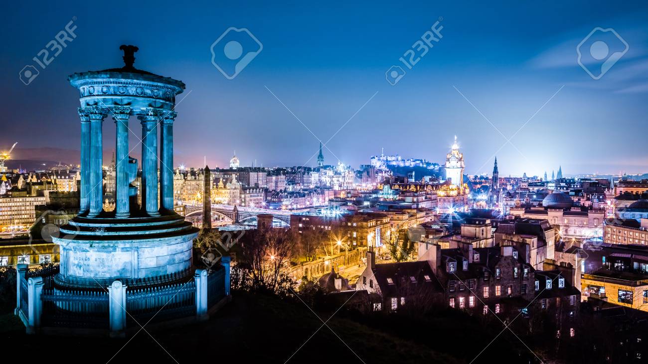 エディンバラのカールトン ・ ヒルからの夜景での写真素材・画像