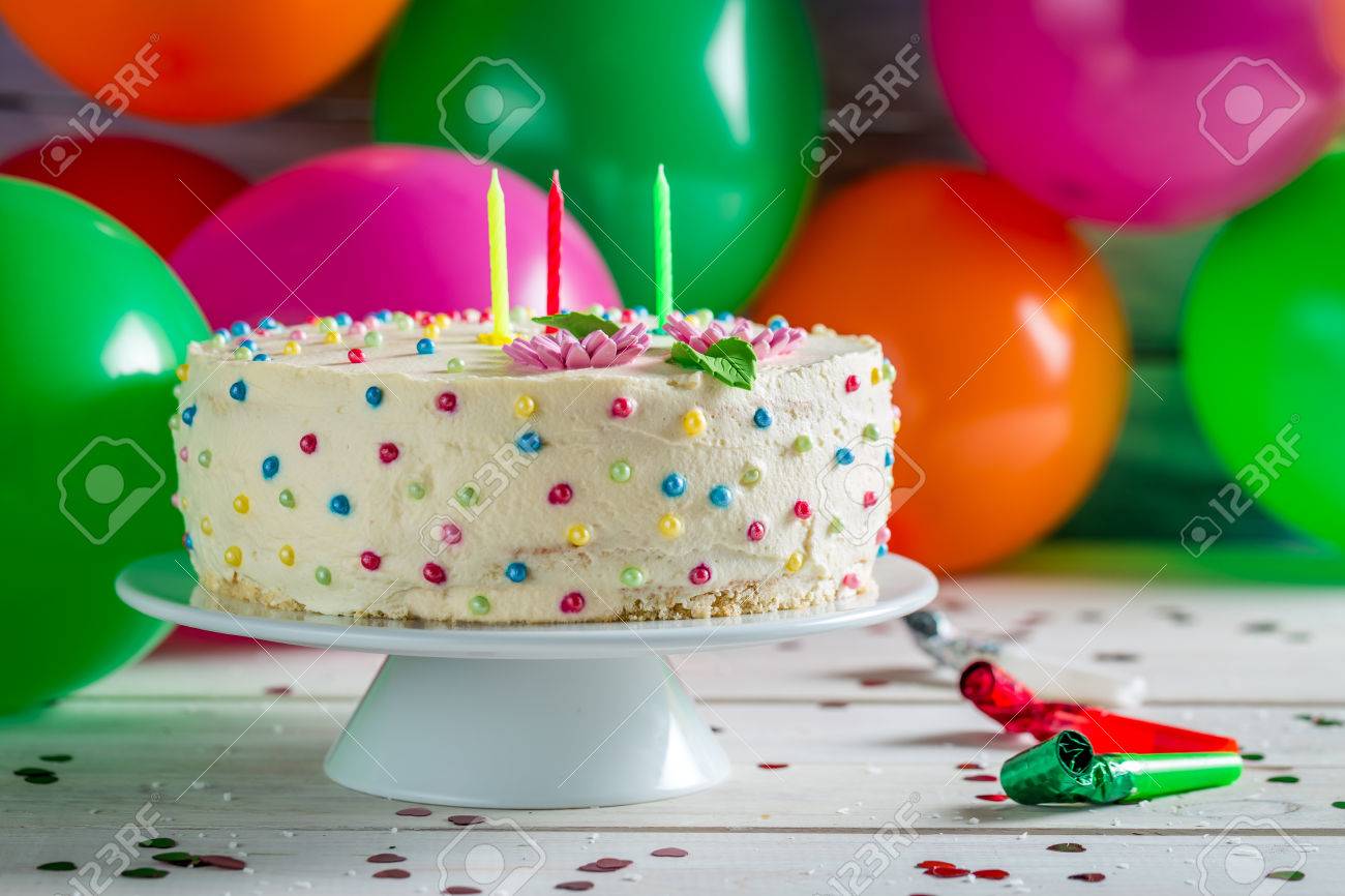 Profitez De Votre Gateau D Anniversaire Au Sein Du Parti Banque D Images Et Photos Libres De Droits Image