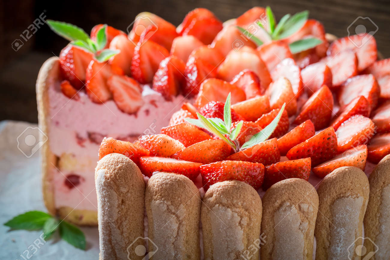 Summer cake made of fresh fruits and jelly