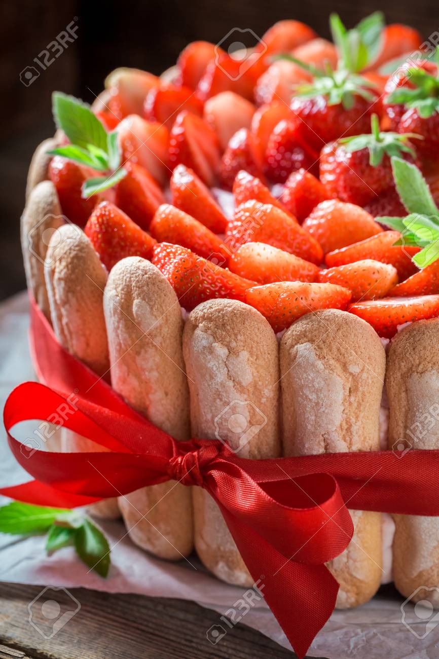 Sweet cake made of fresh fruits and jelly