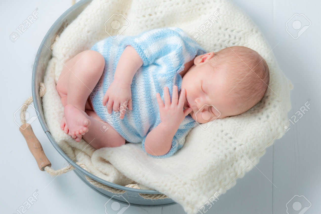 Baby Bath And Sleep : Baby Won T Sleep 11 Common Problems By Month Age And What To Do - A bathroom or kitchen counter, changing table, or firm bed will work.