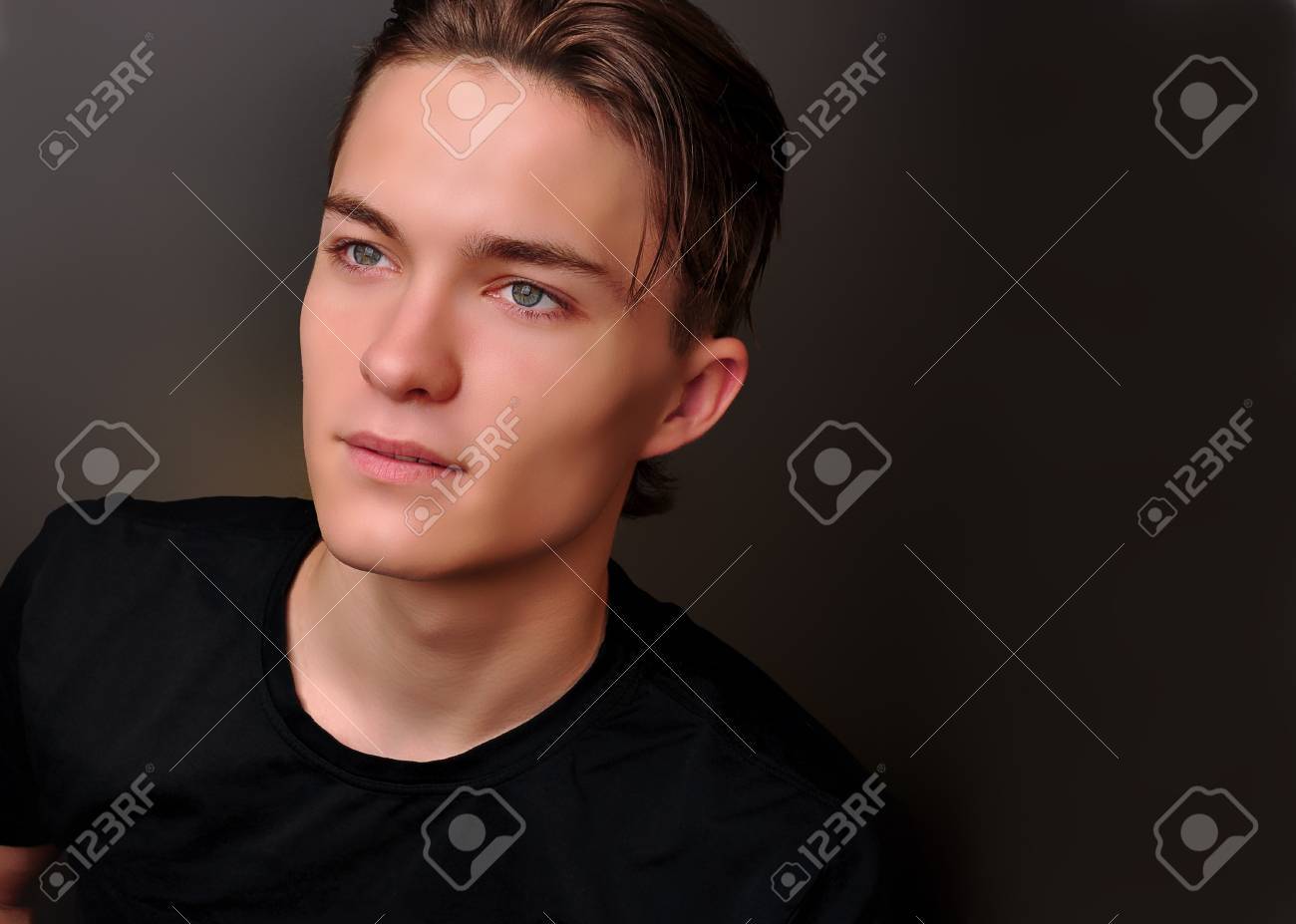 若い男性の男性モデルの顔 の写真素材 画像素材 Image